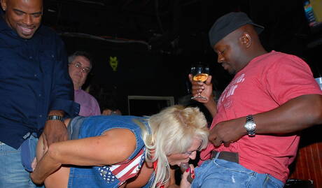 Real Tampa Swingers invite you to explore xxx pictures with Tracy Lick in amazing groupsex scene