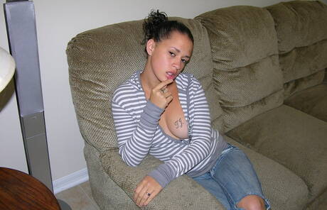 True Amateur Models offers a free photo gallery with Jenna demonstrating perfect body